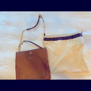 New without tags. Brown flat Tory Burch bag.
